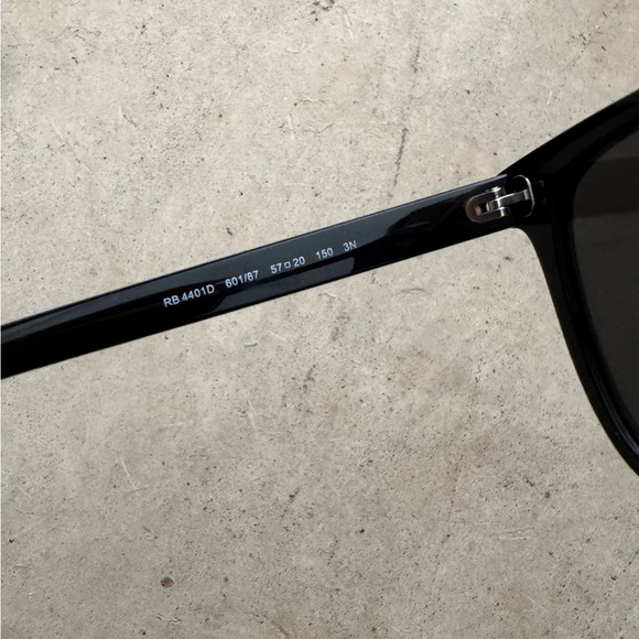 Ray-Ban RB4401D Black Sunglasses with Case Unisex - Picture 5 of 5